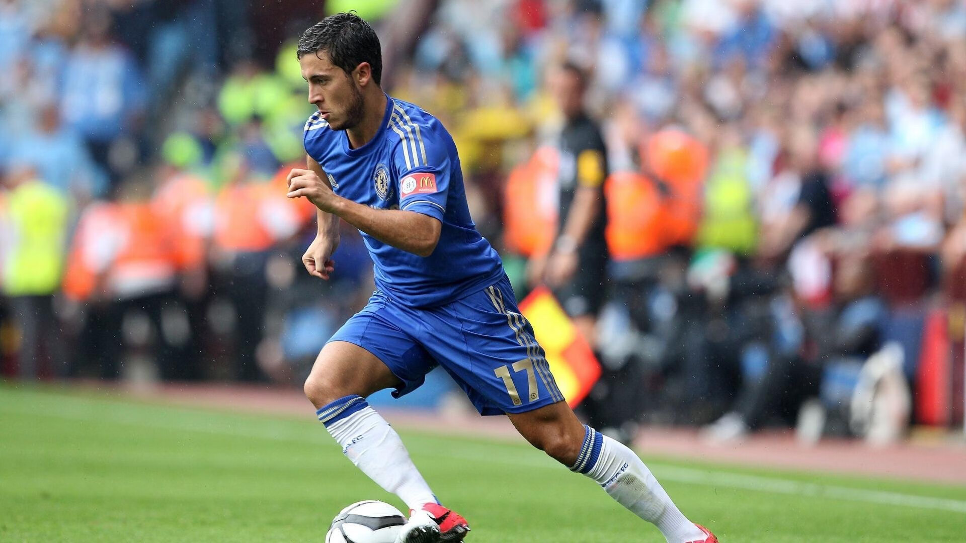 依托互联网平台,打造线上足球社区,线下足球